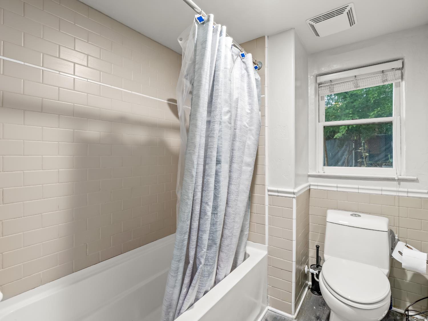 4012 N Wishon Avenue