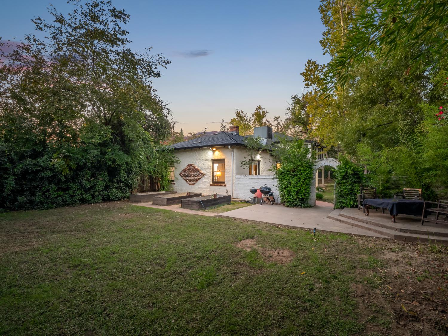 4012 N Wishon Avenue