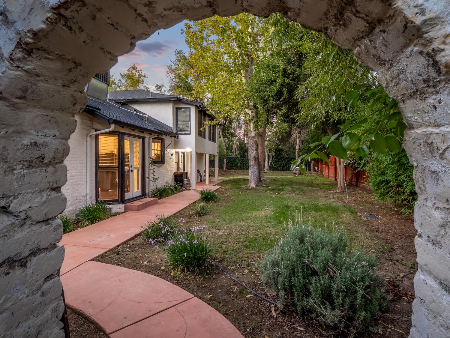 4012 N Wishon Avenue