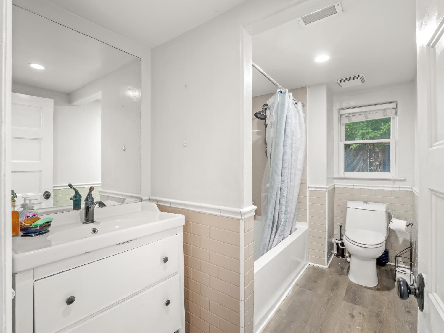 4012 N Wishon Avenue