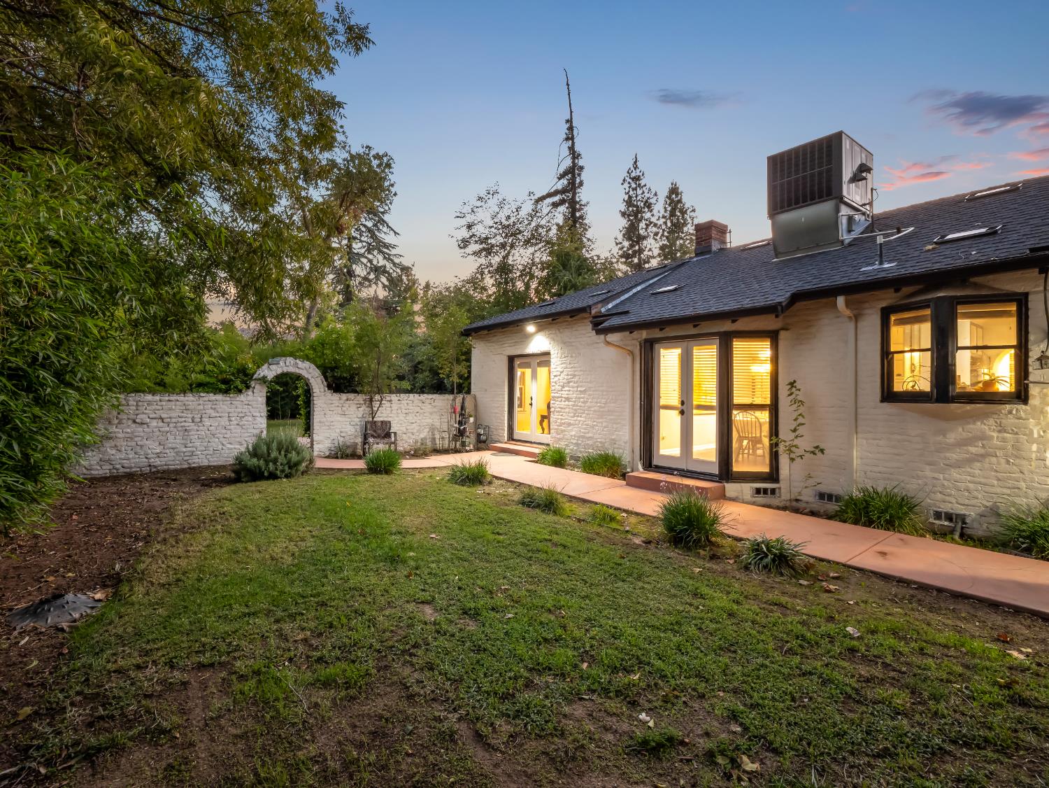 4012 N Wishon Avenue