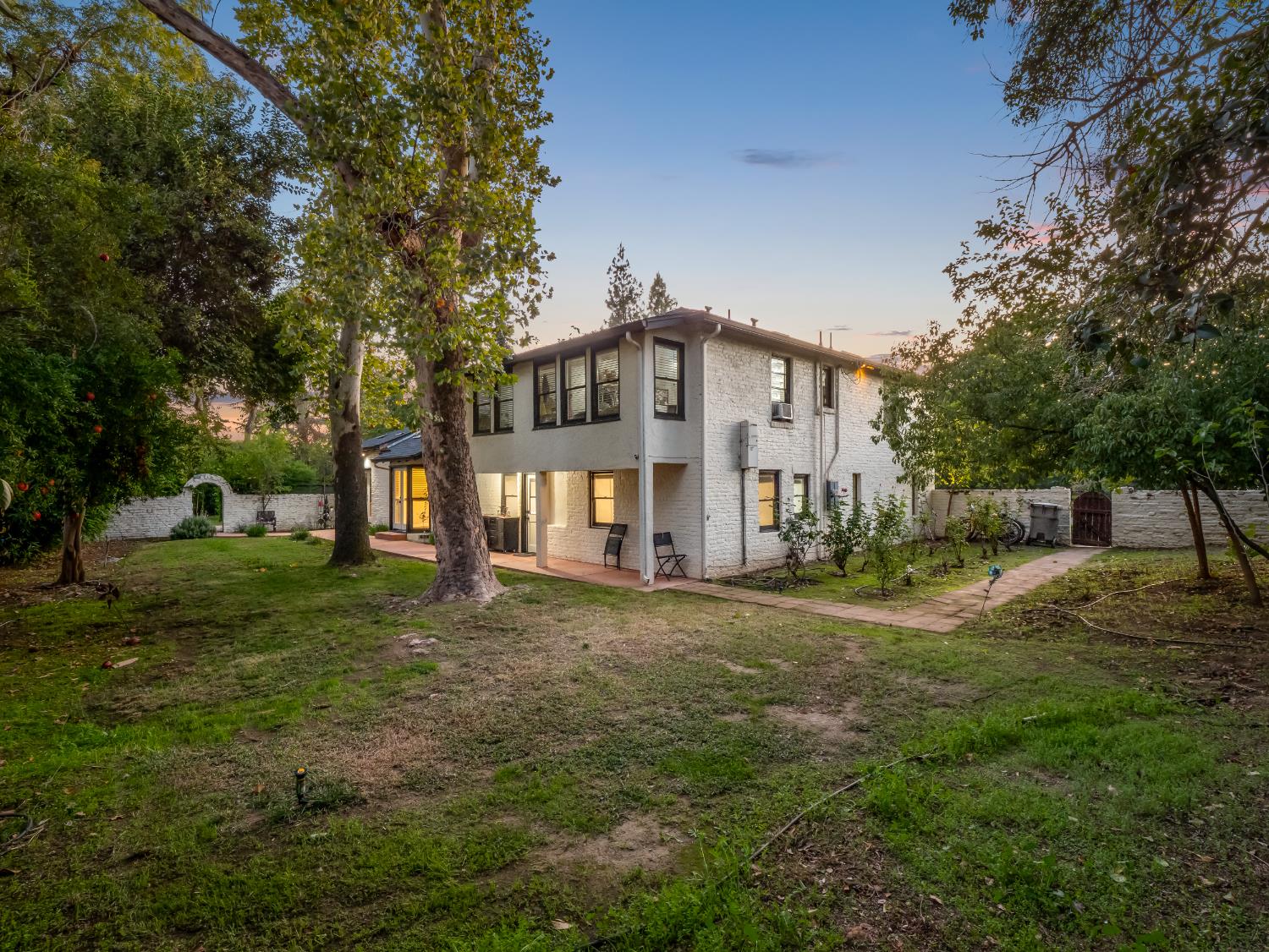 4012 N Wishon Avenue