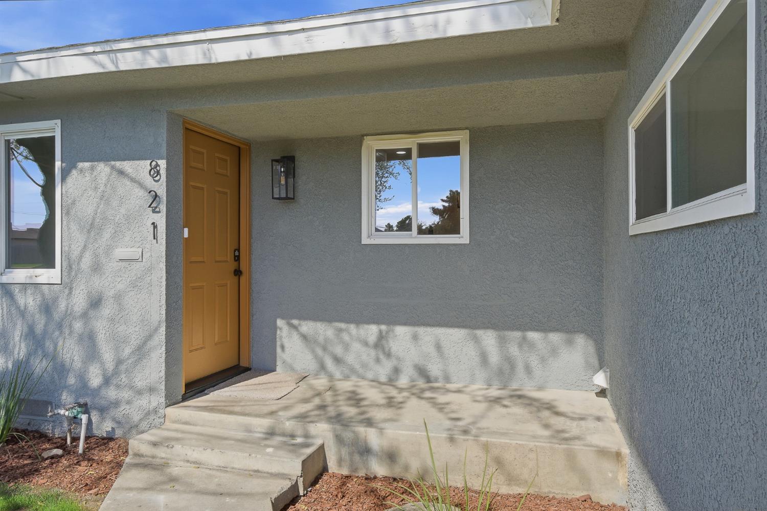 821 W Fairmont Avenue
