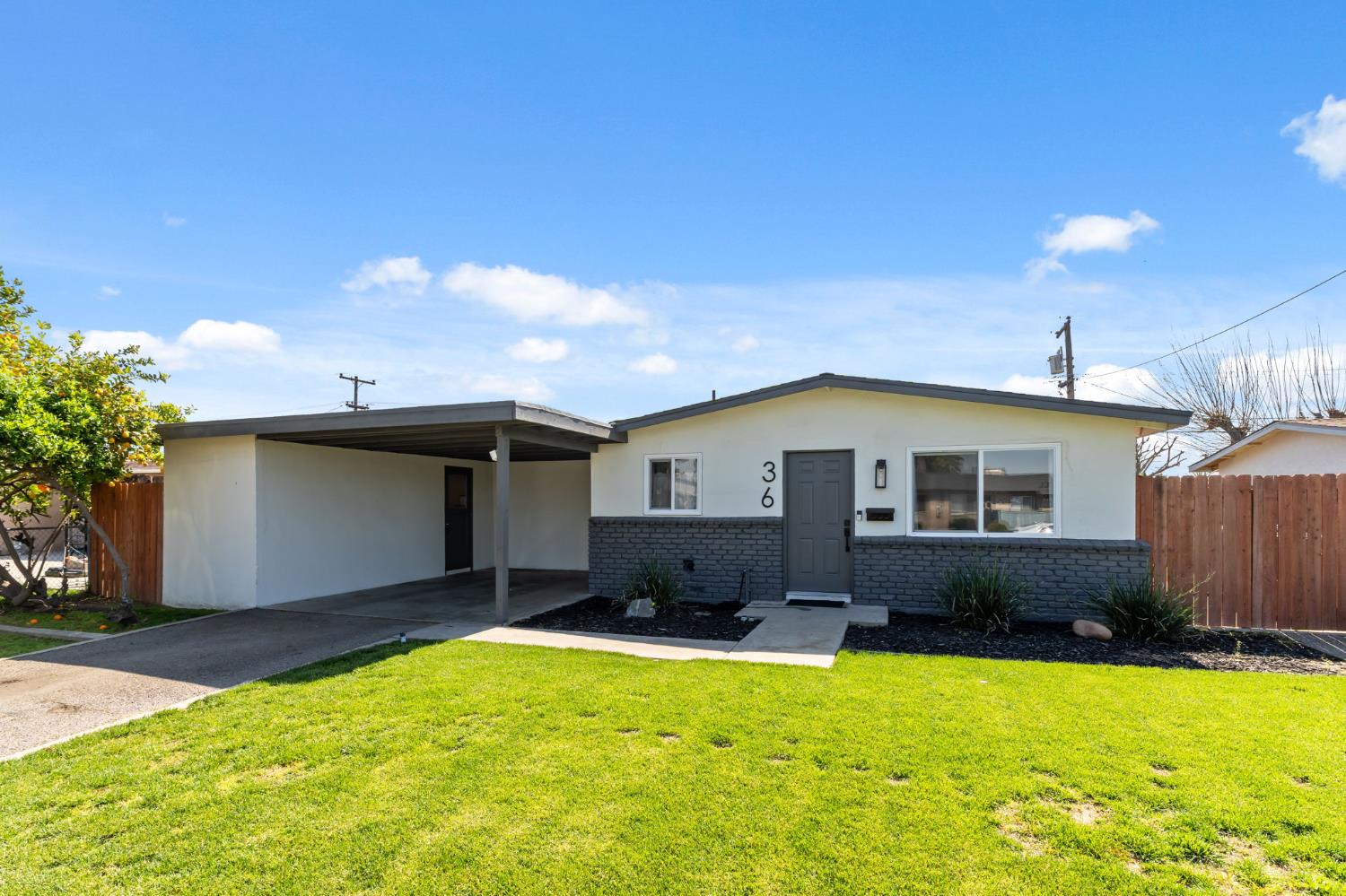 36 Santa Ana Avenue