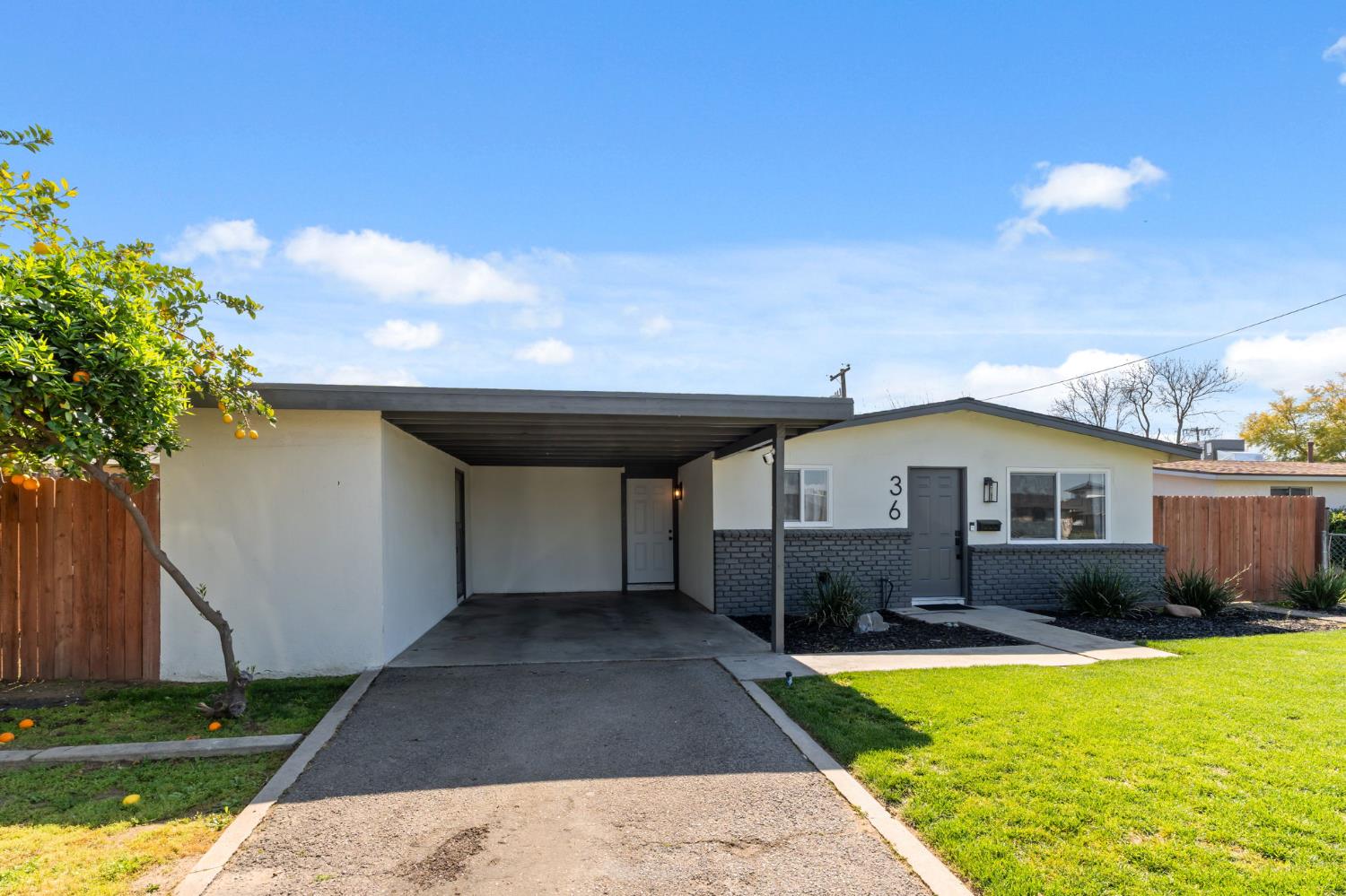 36 Santa Ana Avenue