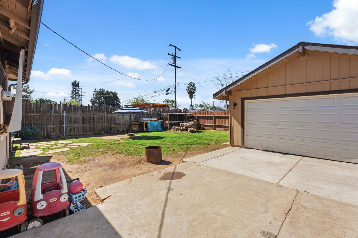 1727 N Vagedes Avenue