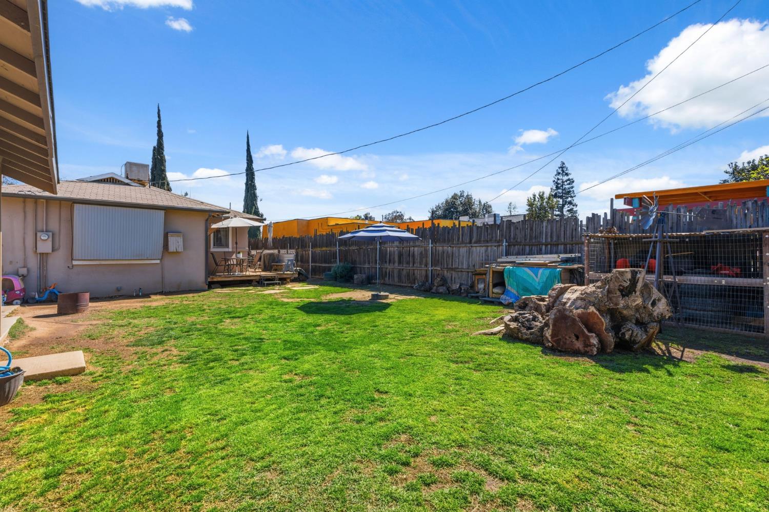 1727 N Vagedes Avenue