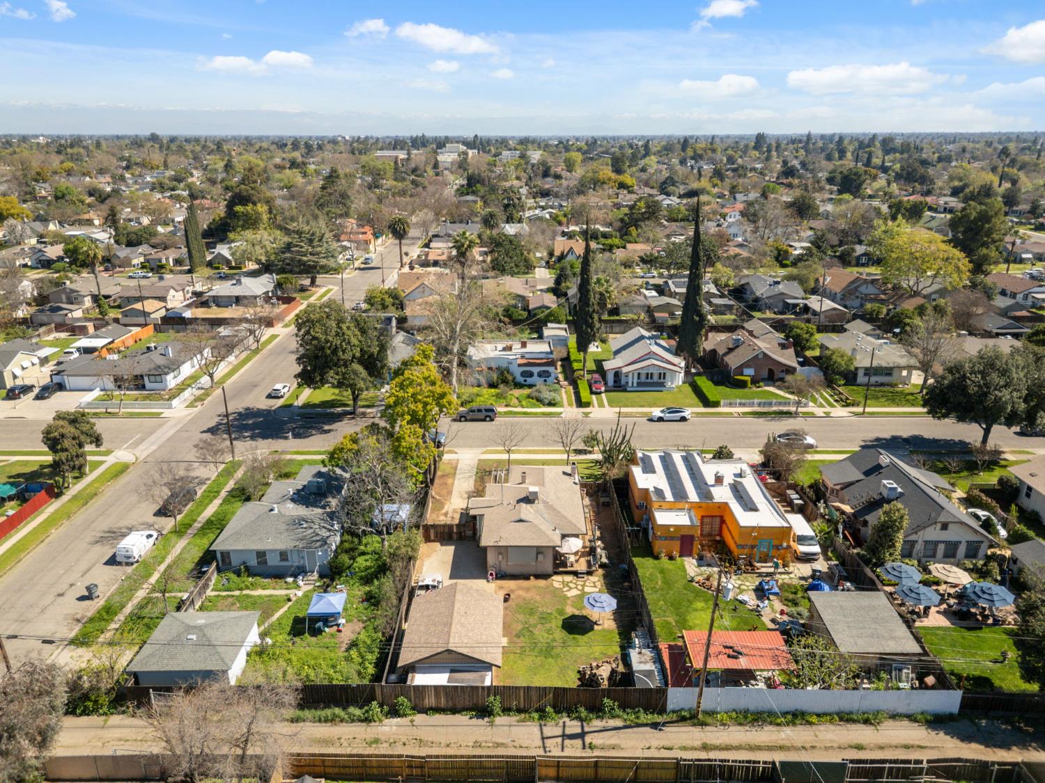 1727 N Vagedes Avenue
