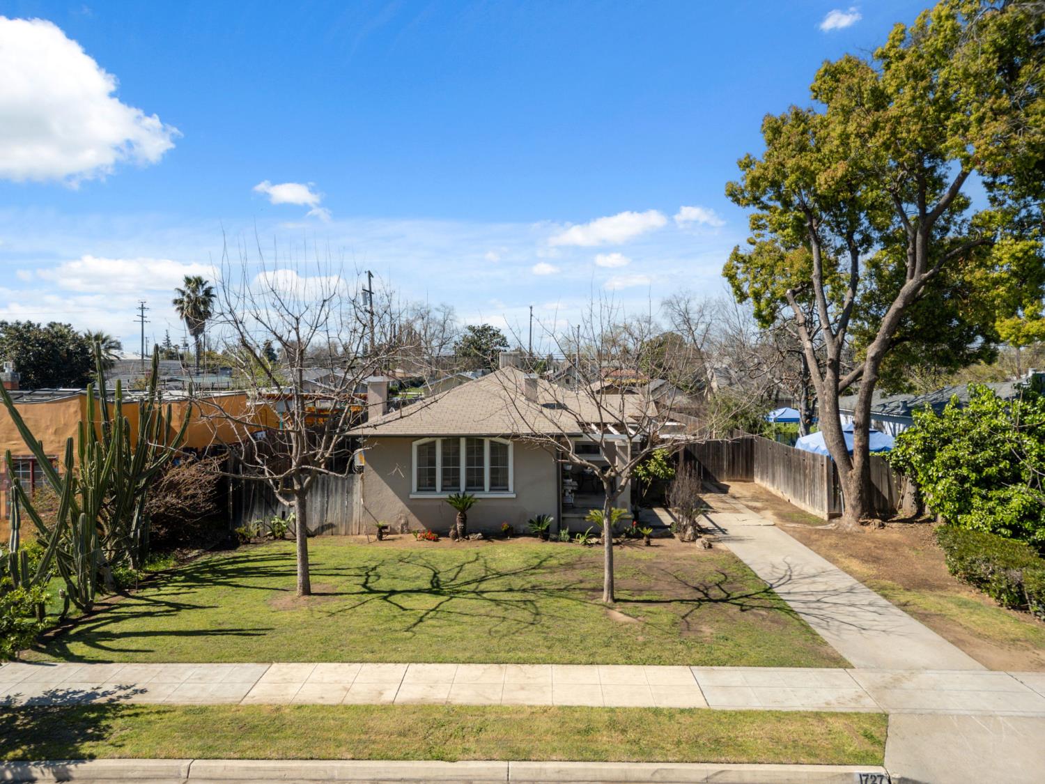 1727 N Vagedes Avenue