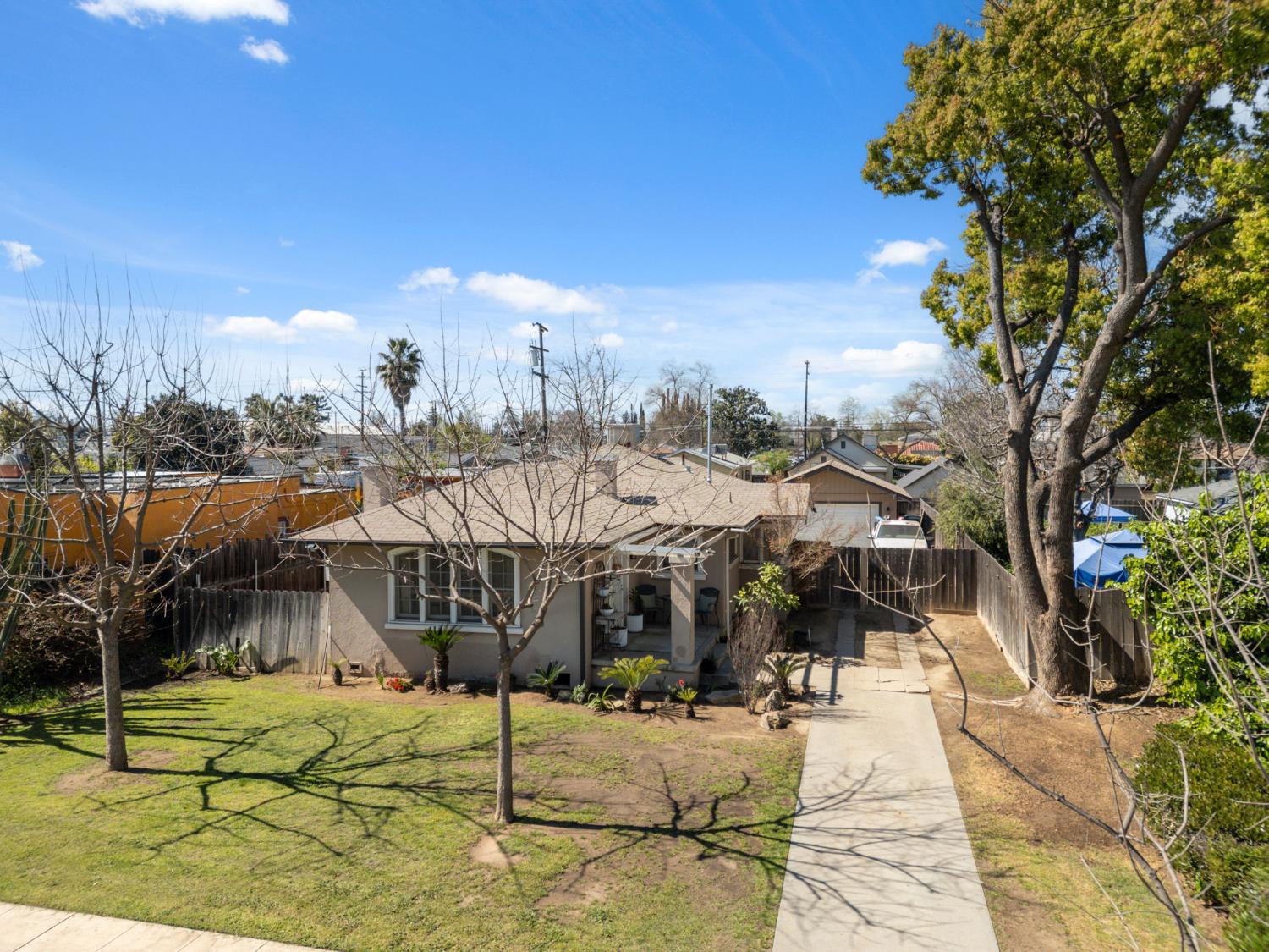 1727 N Vagedes Avenue
