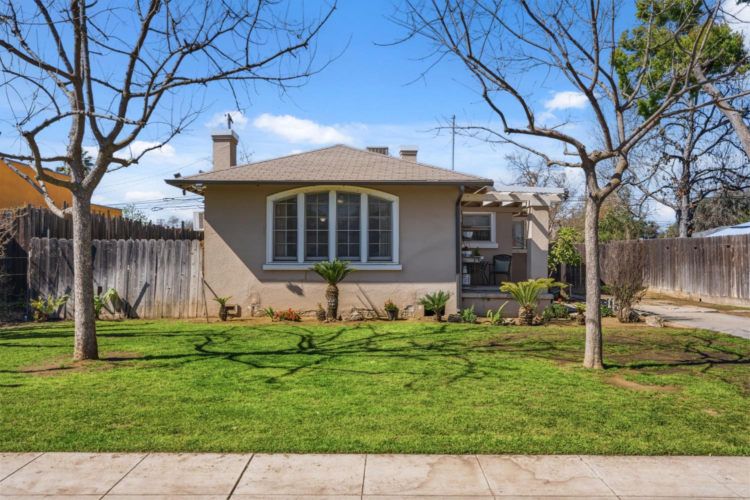 1727 N Vagedes Avenue