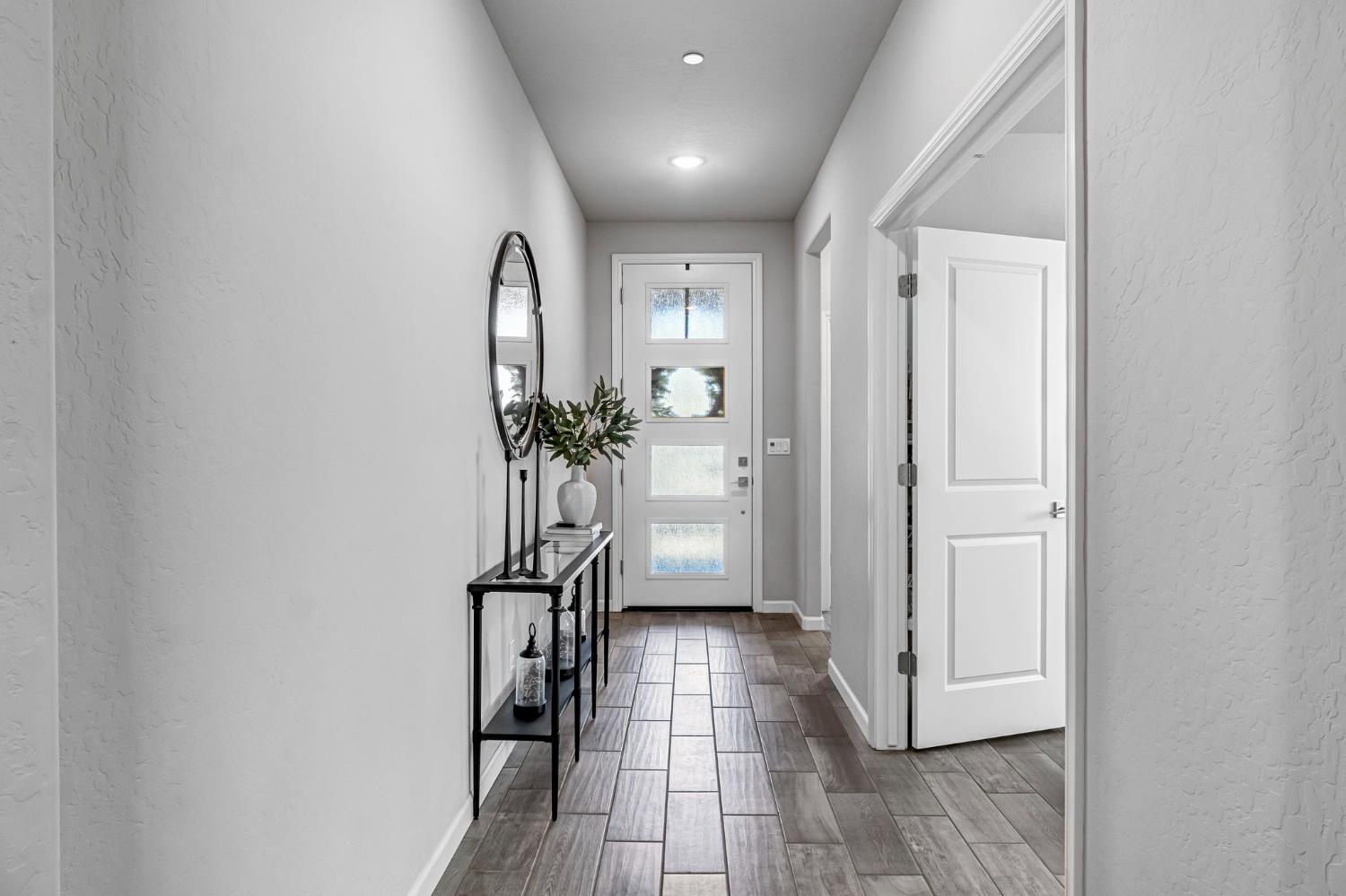 968 Pinnacle Drive W