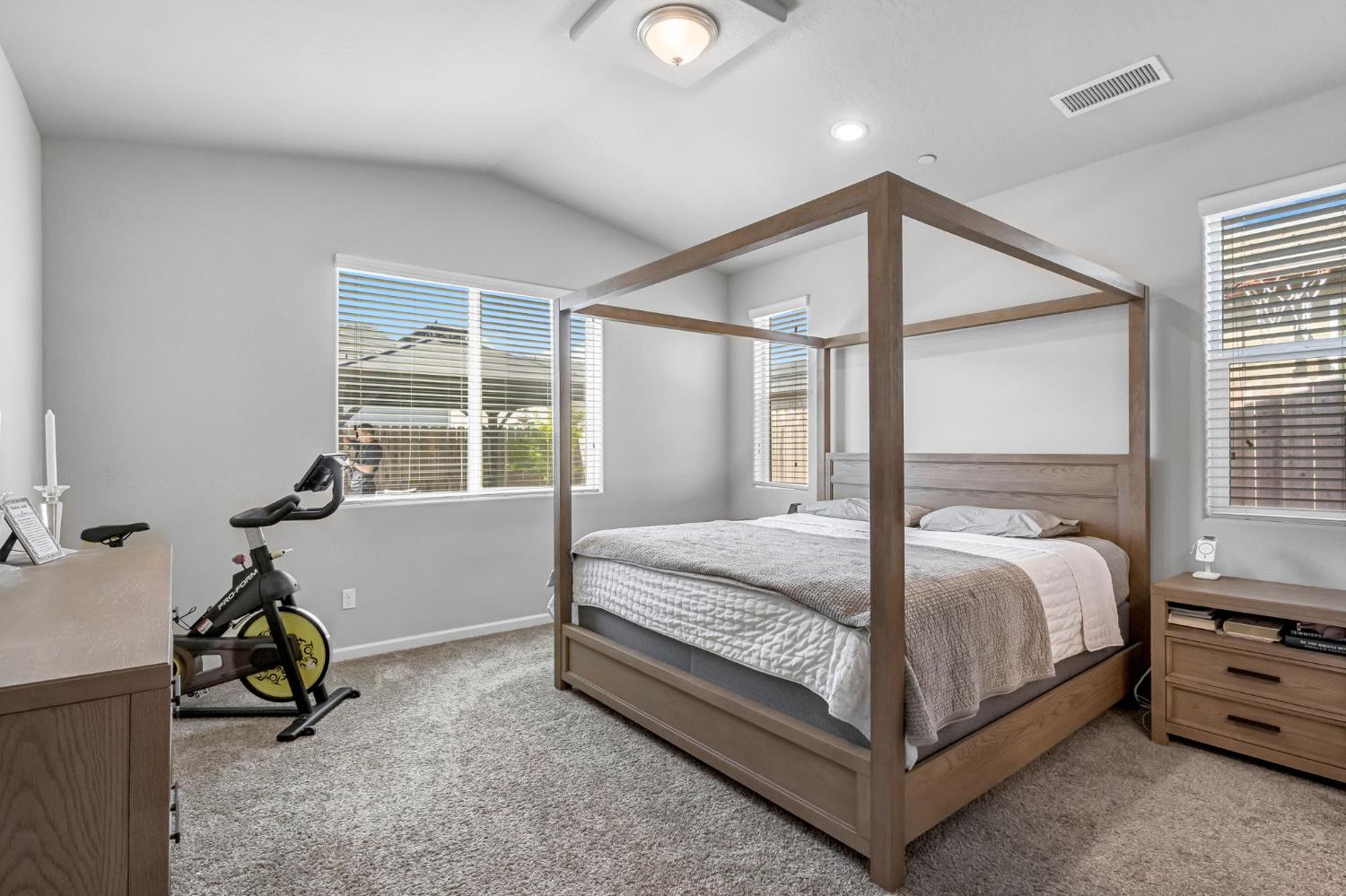 968 Pinnacle Drive W