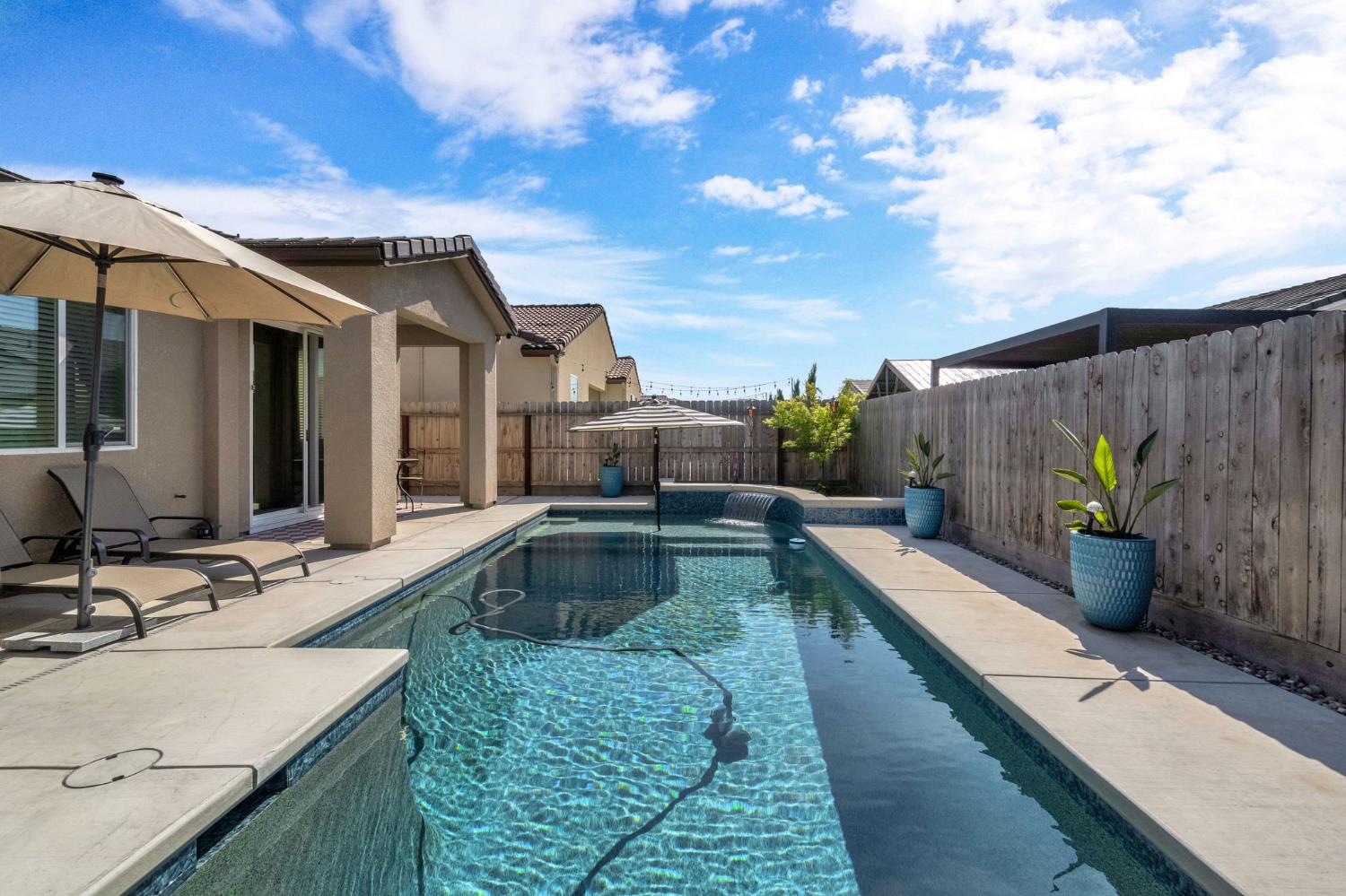 968 Pinnacle Drive W