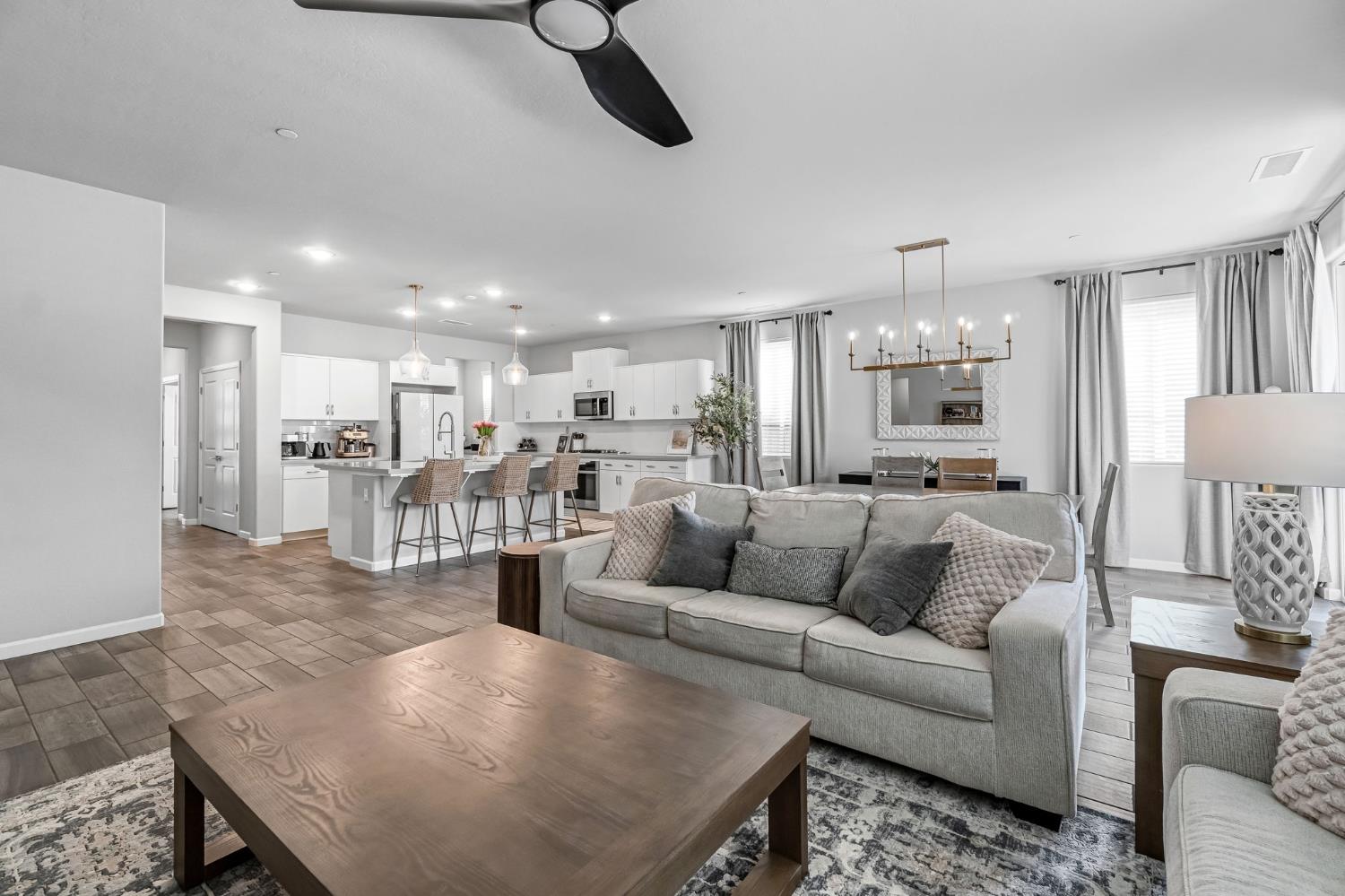 968 Pinnacle Drive W