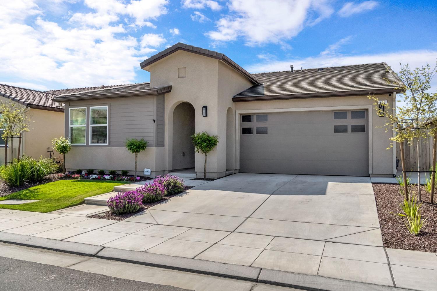 968 Pinnacle Drive W