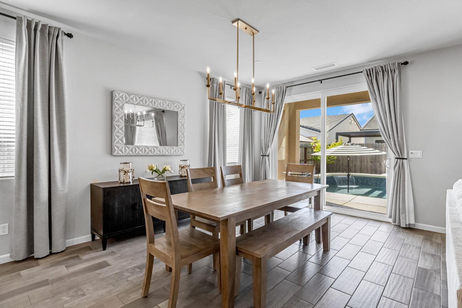 968 Pinnacle Drive W