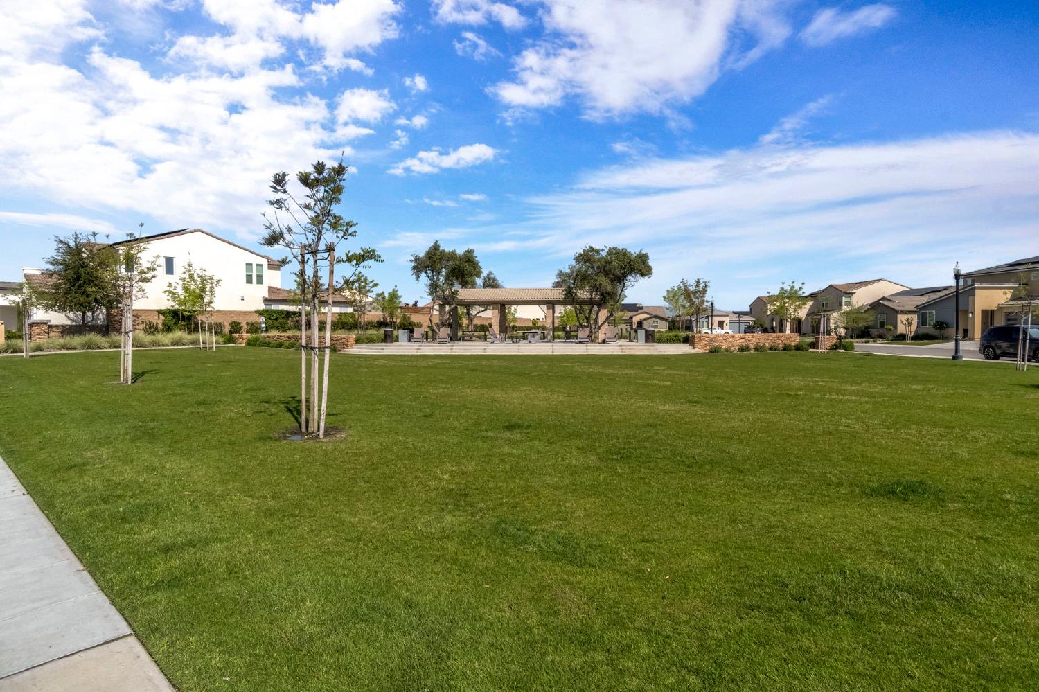 968 Pinnacle Drive W