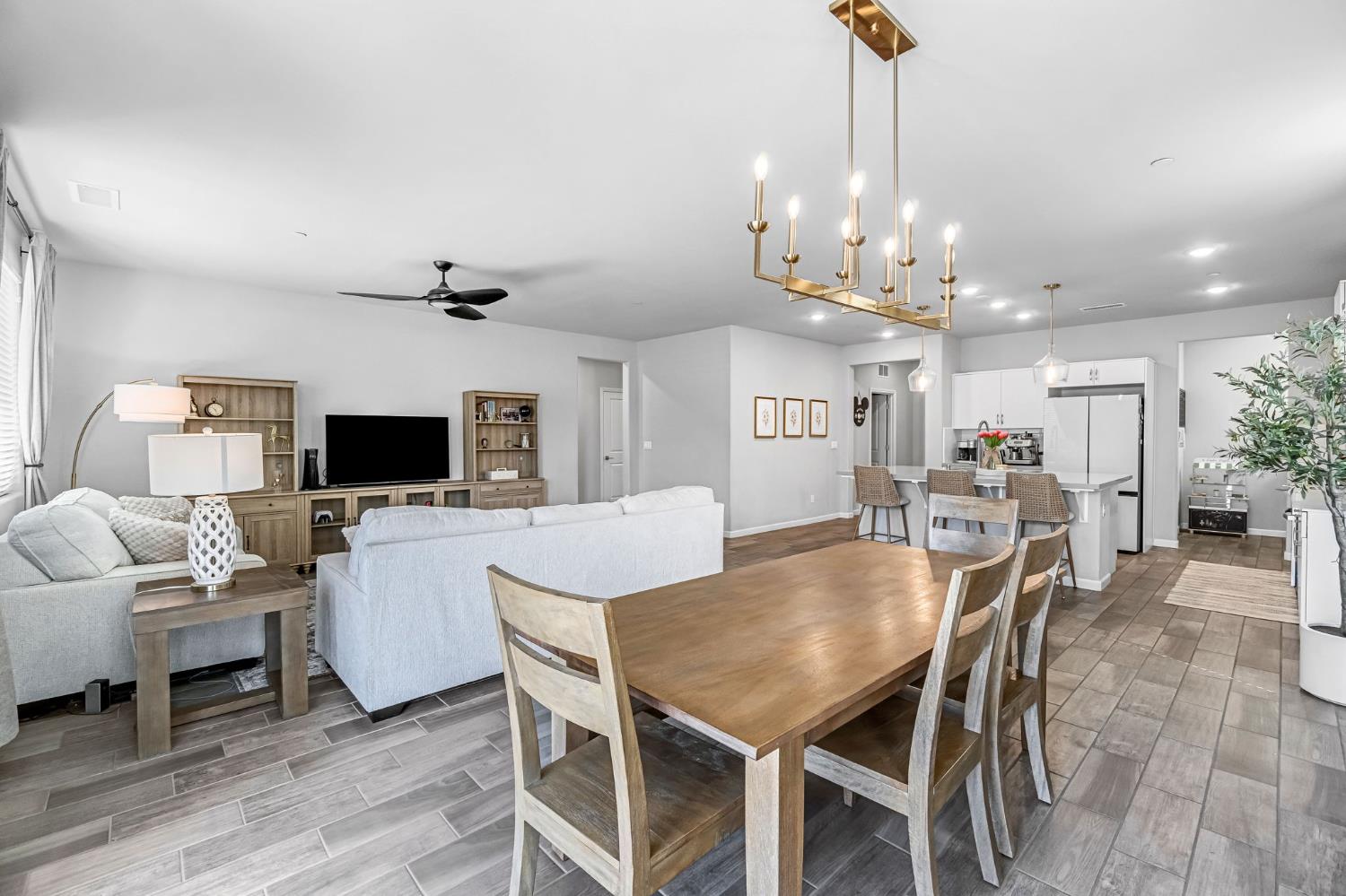 968 Pinnacle Drive W