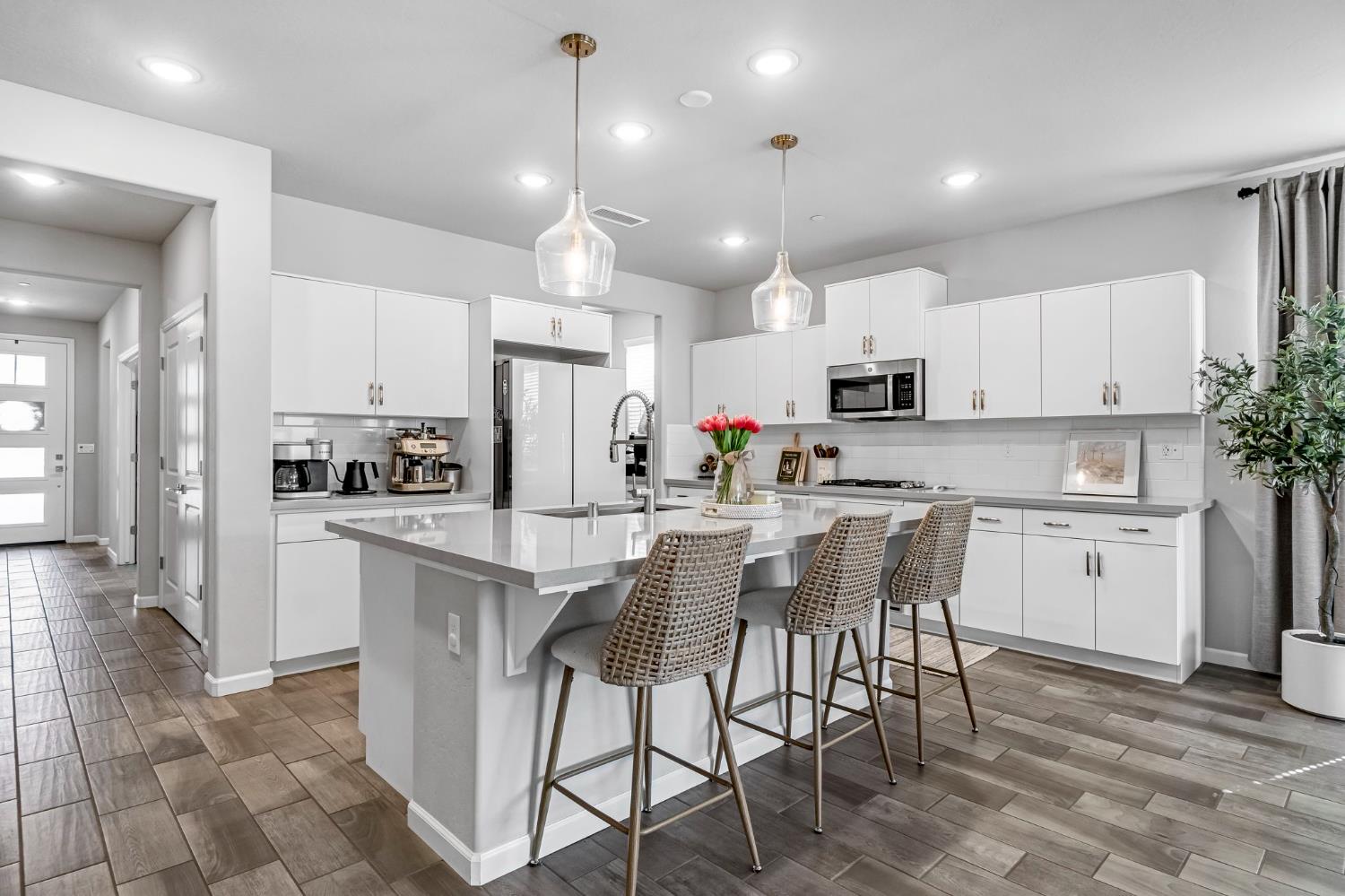 968 Pinnacle Drive W