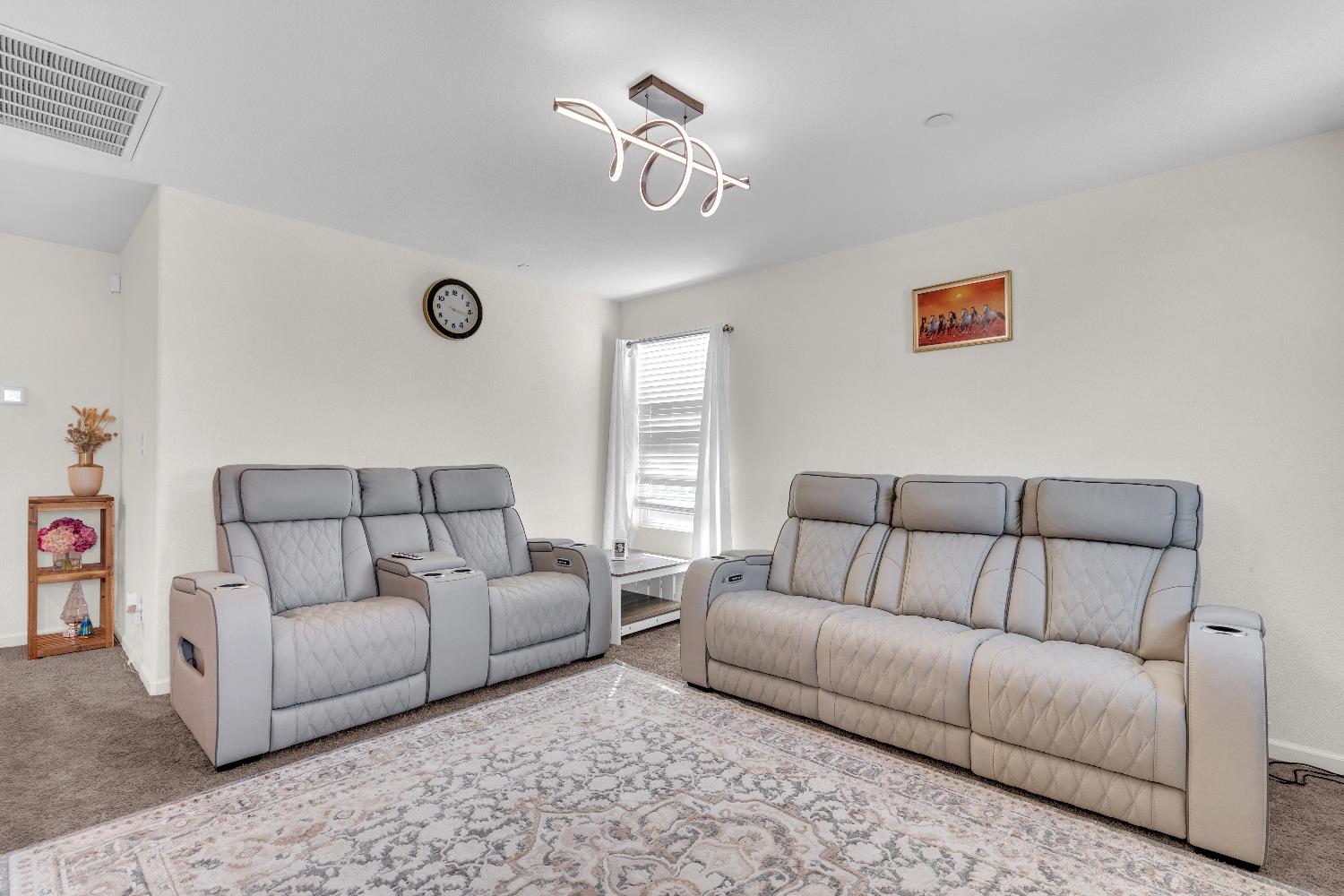4371 W Saginaw Way