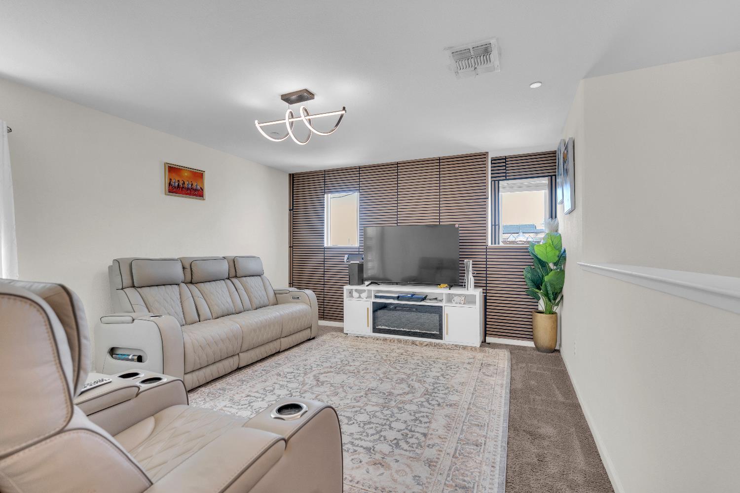 4371 W Saginaw Way