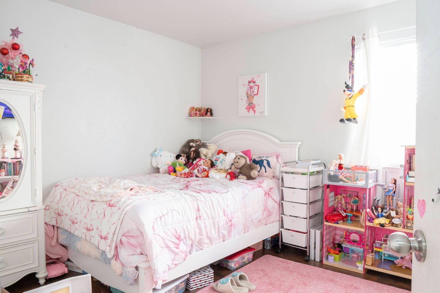 5491 W Roberts Avenue