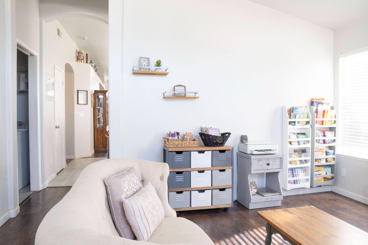 5491 W Roberts Avenue