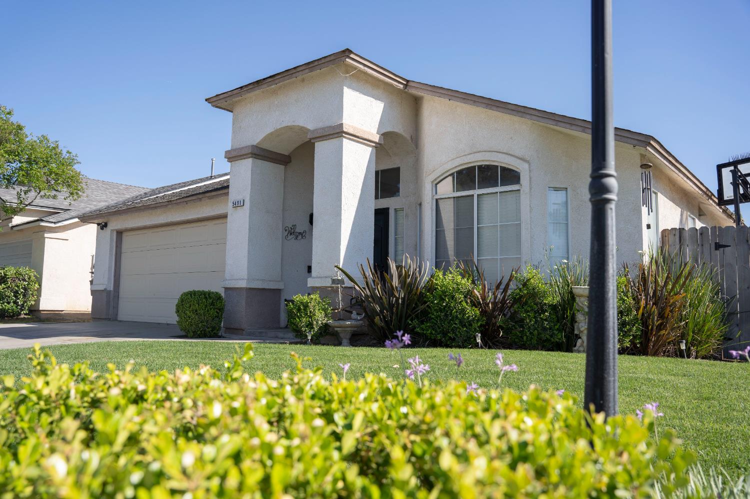 5491 W Roberts Avenue