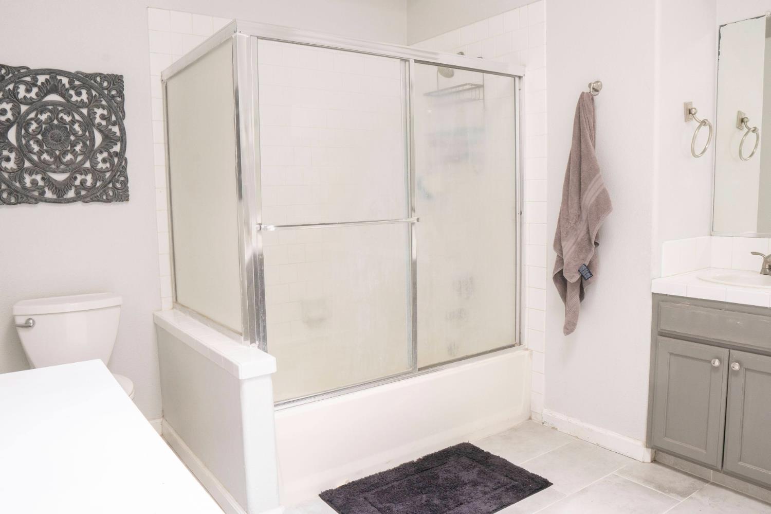 5491 W Roberts Avenue