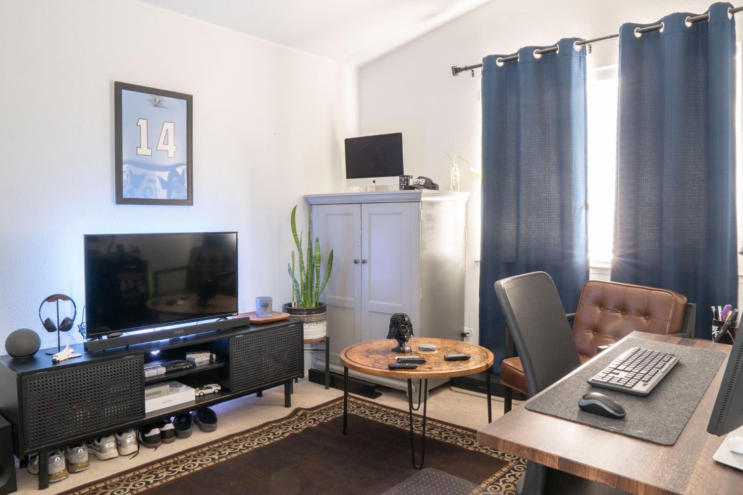 5491 W Roberts Avenue