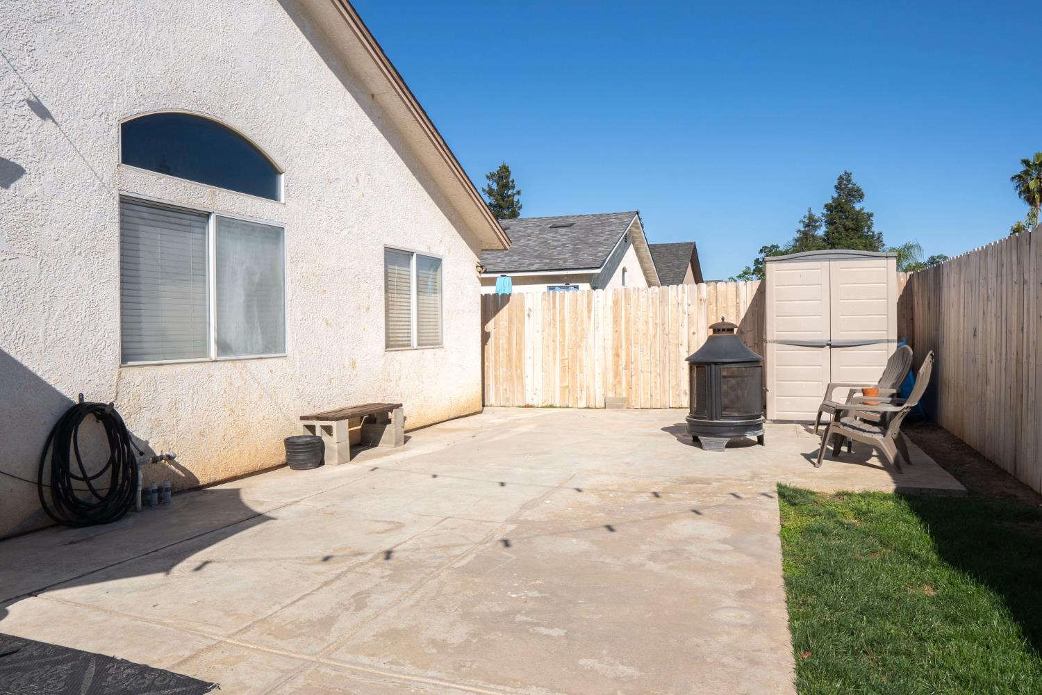 5491 W Roberts Avenue