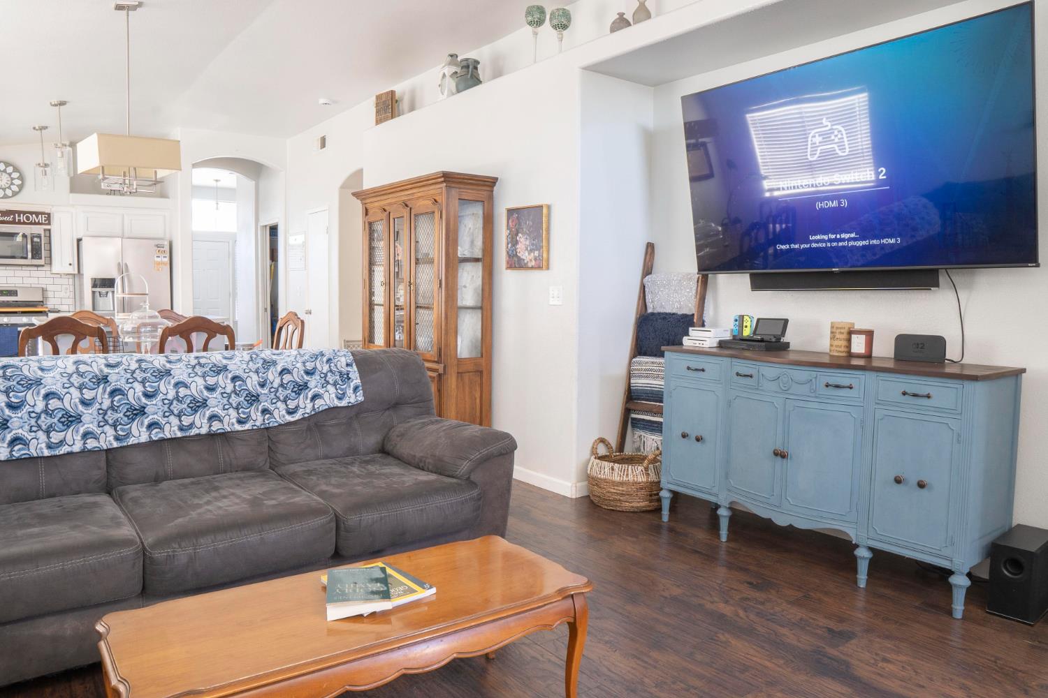 5491 W Roberts Avenue