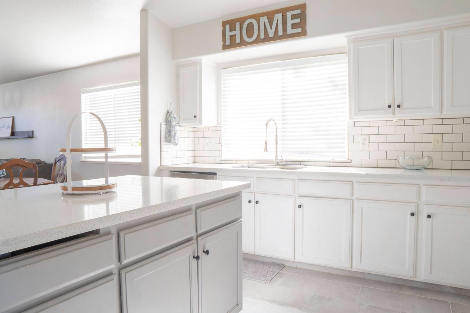 5491 W Roberts Avenue