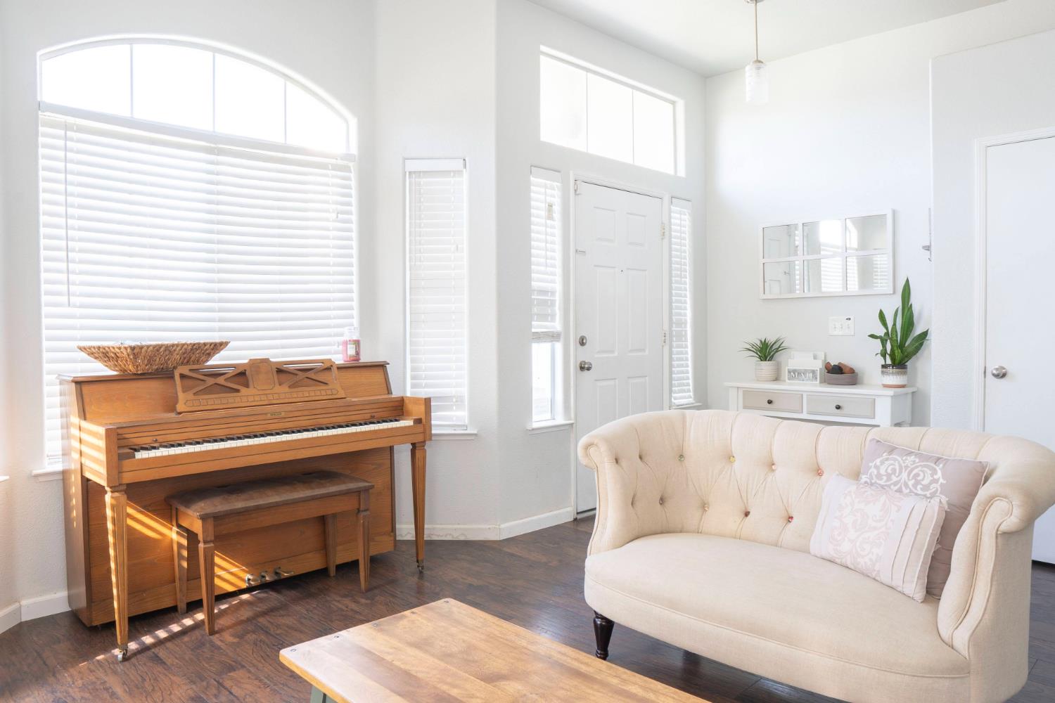 5491 W Roberts Avenue