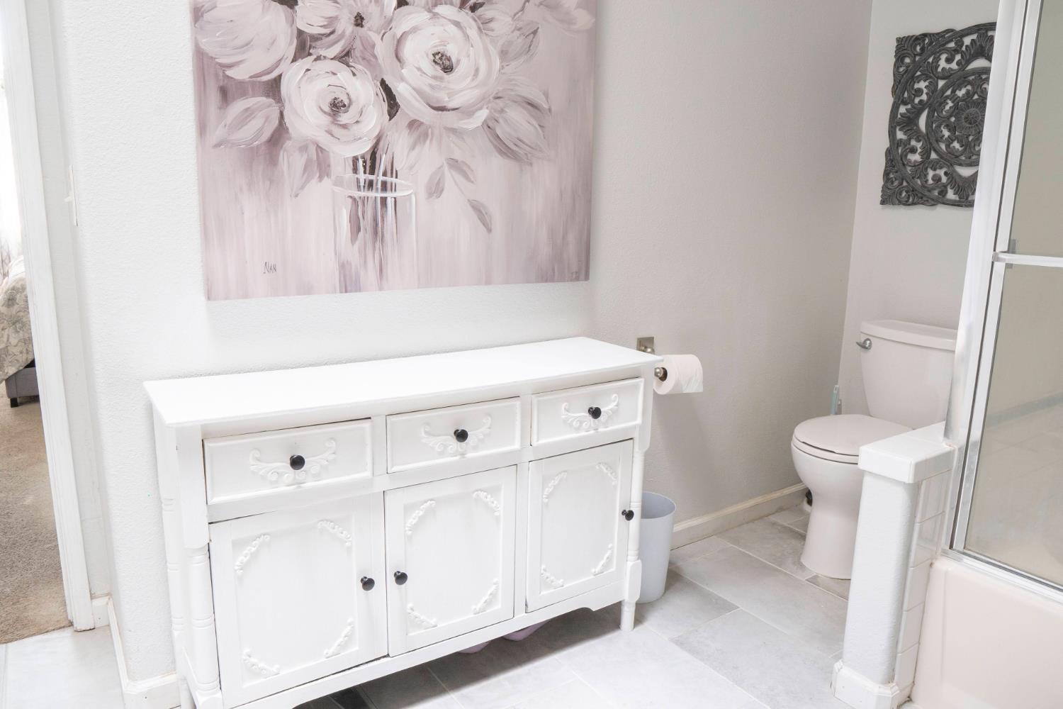 5491 W Roberts Avenue