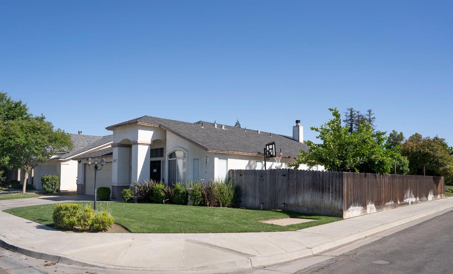 5491 W Roberts Avenue