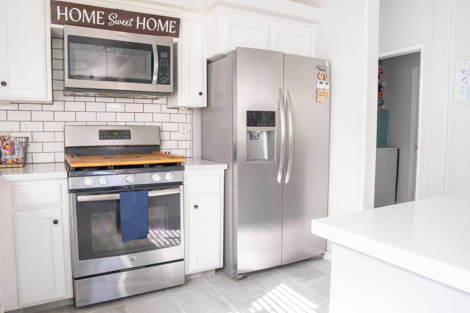 5491 W Roberts Avenue