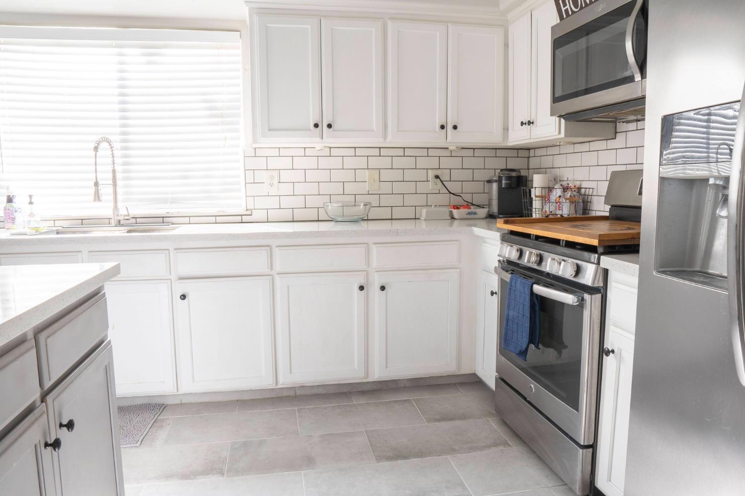 5491 W Roberts Avenue