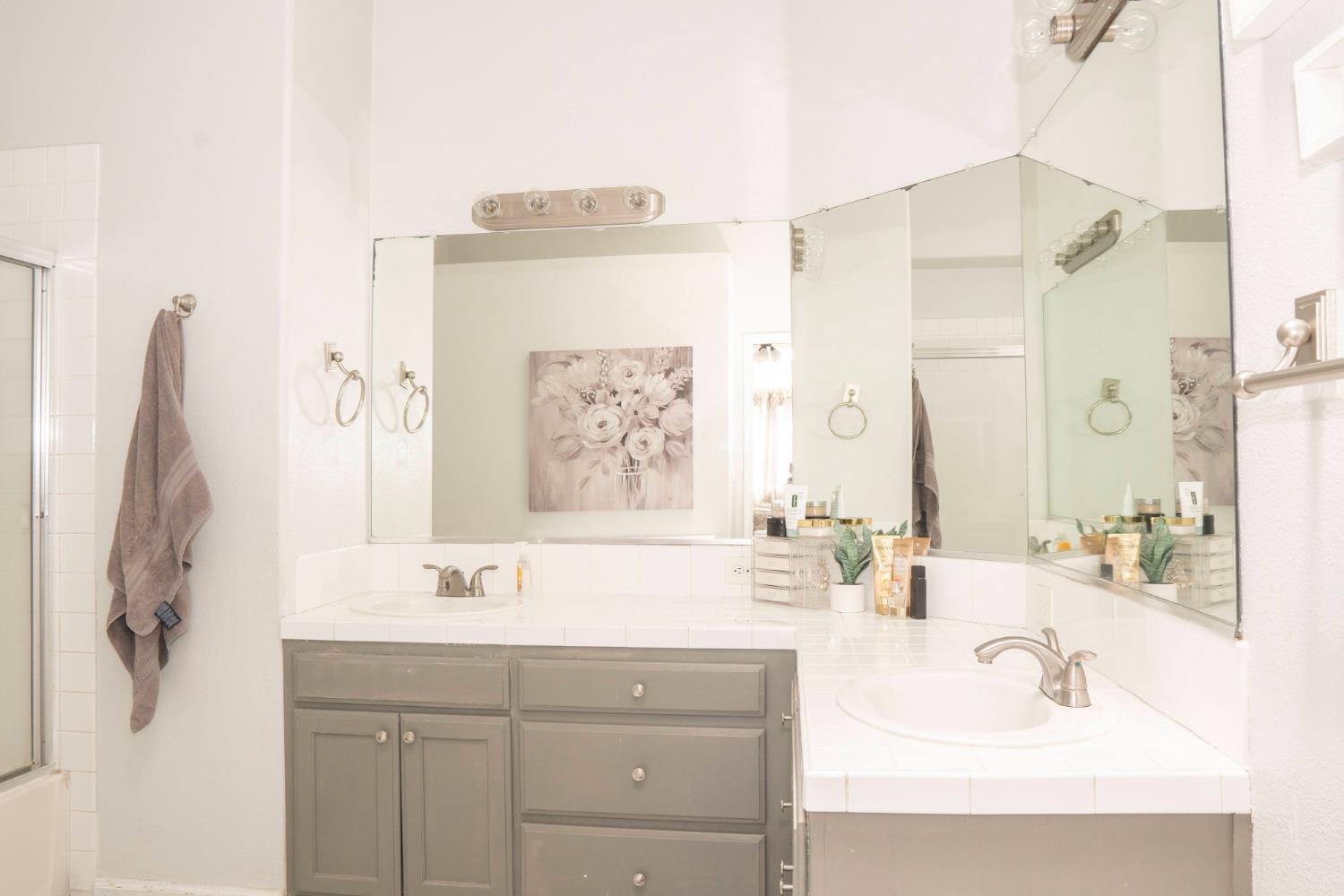 5491 W Roberts Avenue