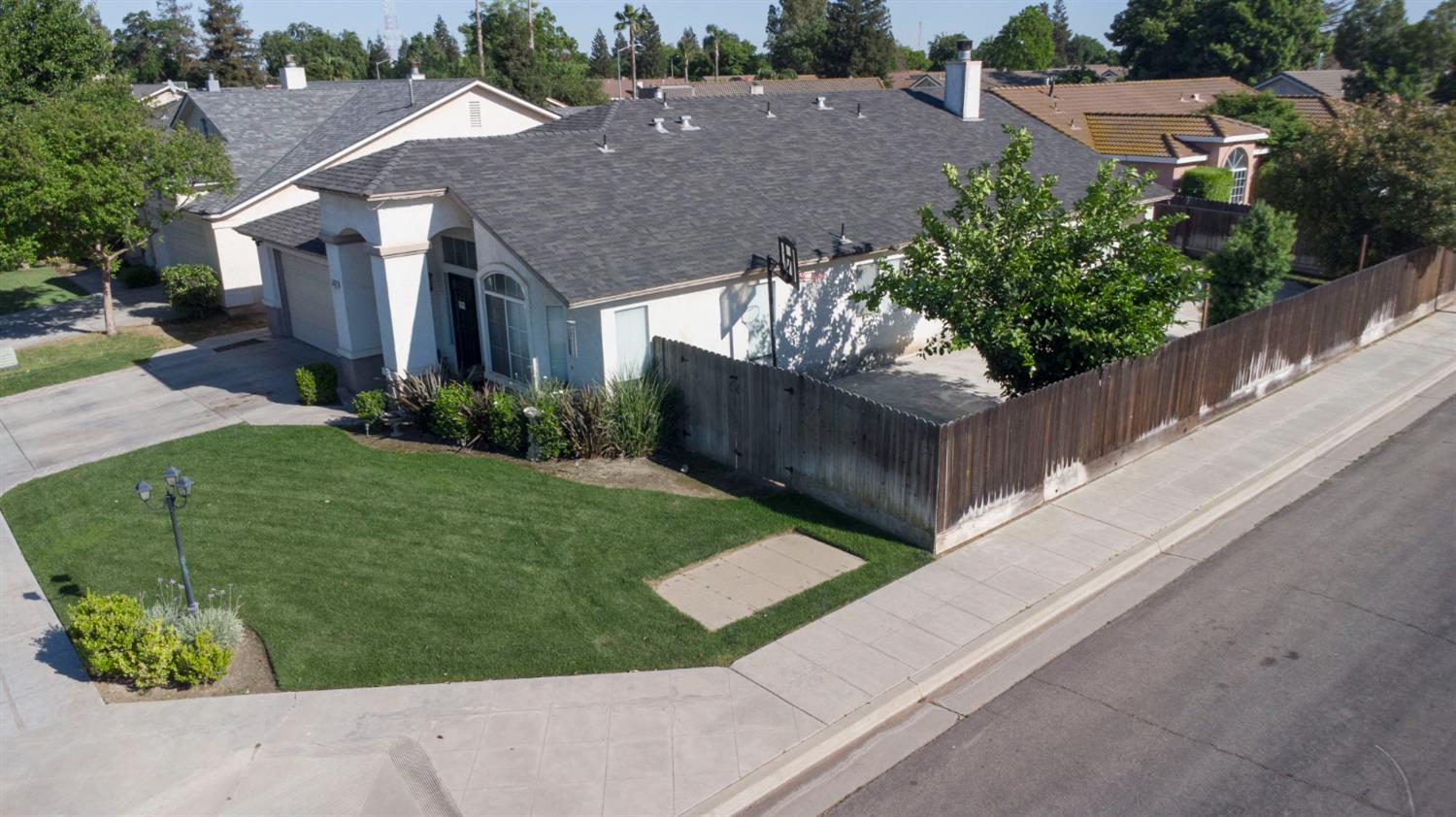 5491 W Roberts Avenue