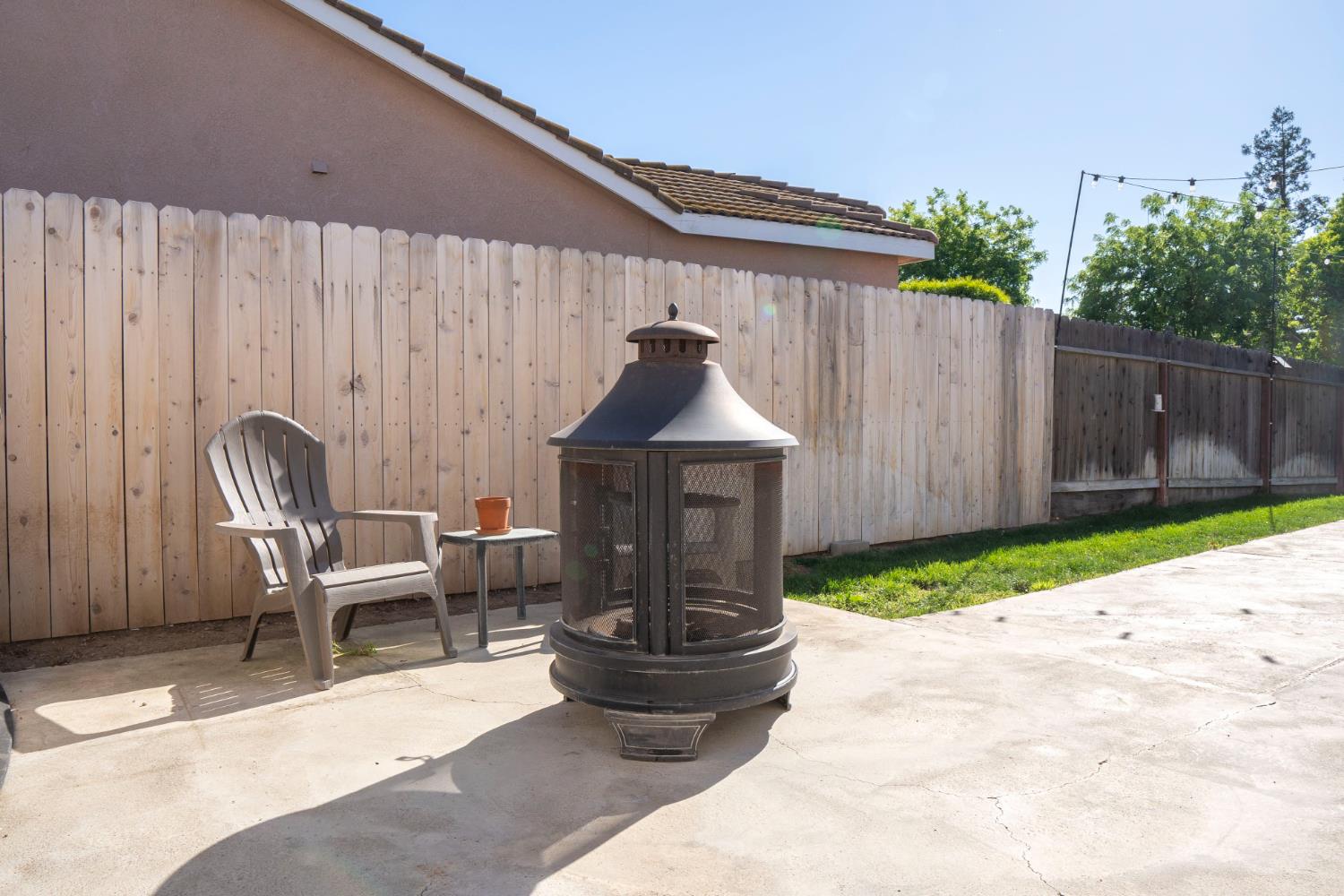 5491 W Roberts Avenue