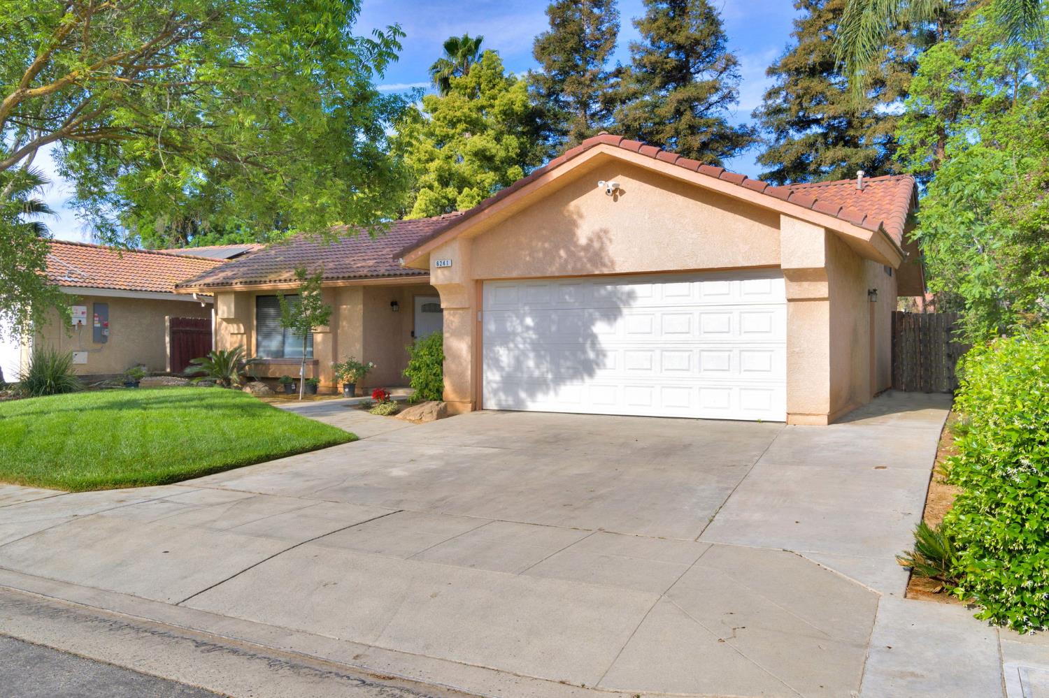 6241 N Lodi Avenue