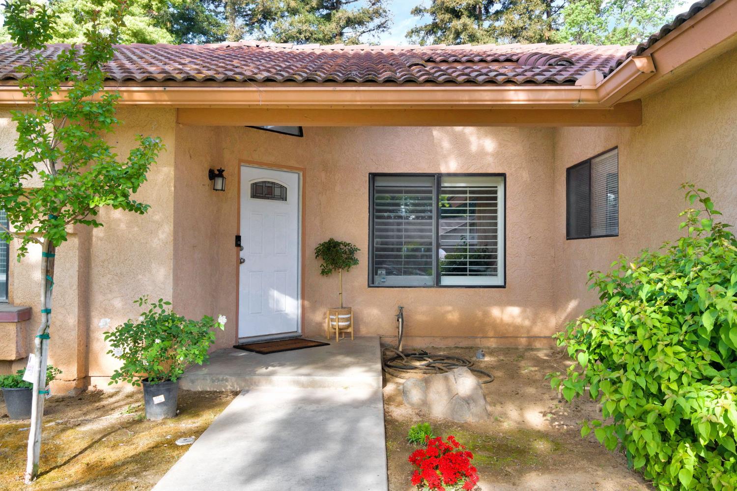 6241 N Lodi Avenue