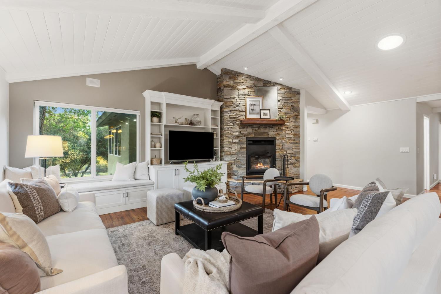 45012 Mockingbird Lane