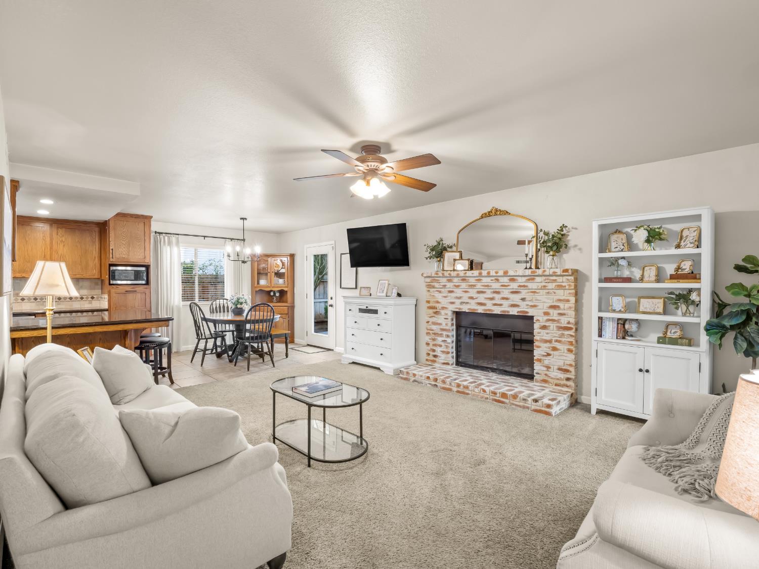 621 W El Paso Ave