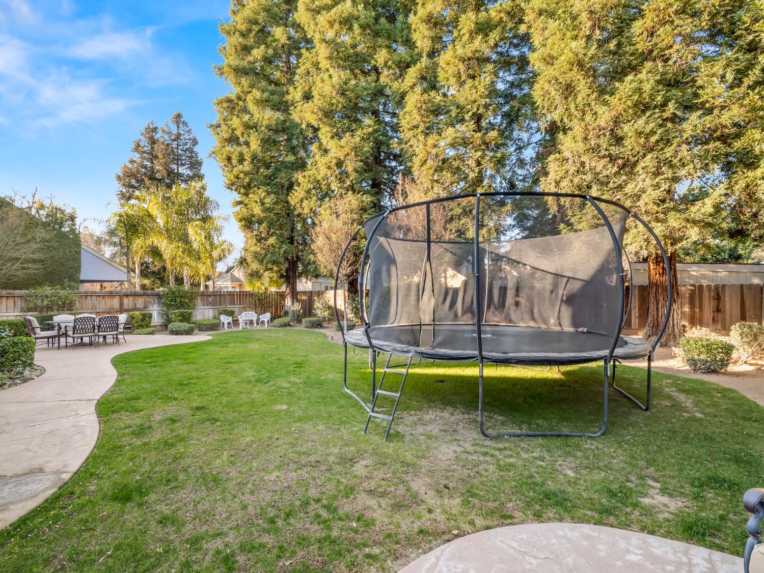 621 W El Paso Ave