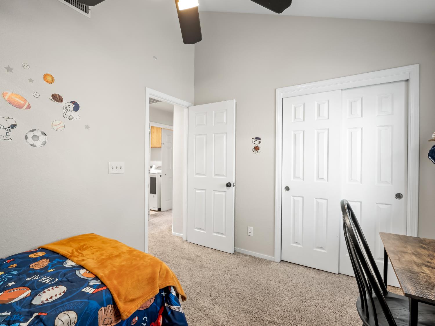621 W El Paso Ave