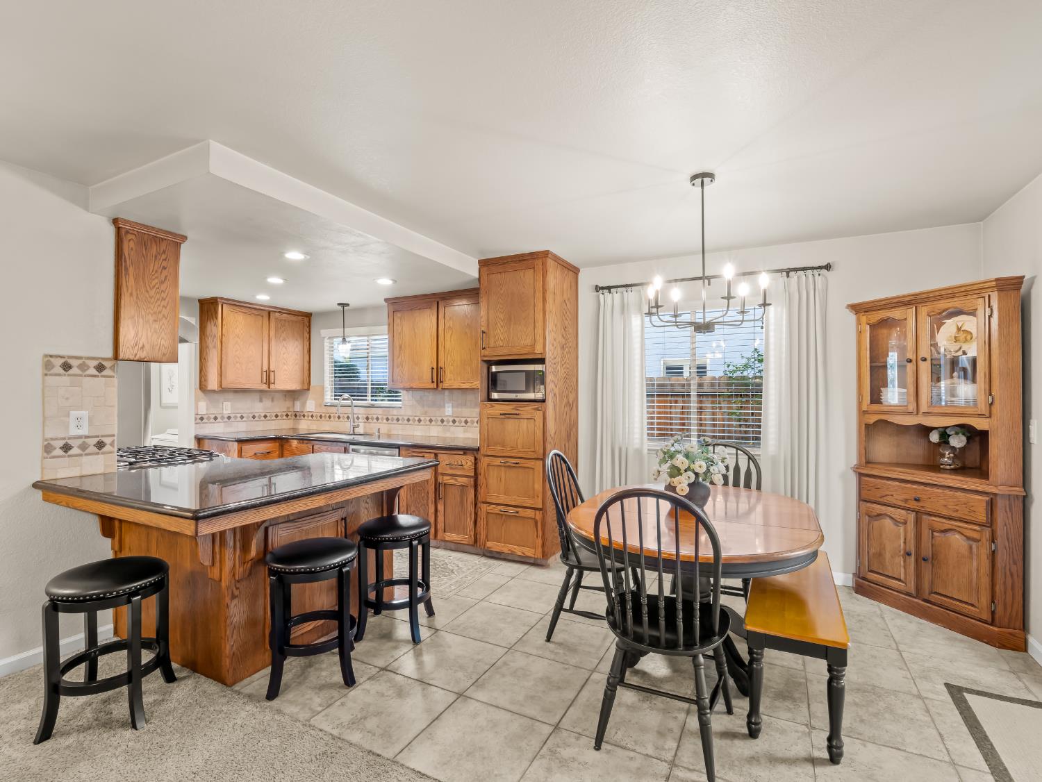 621 W El Paso Ave