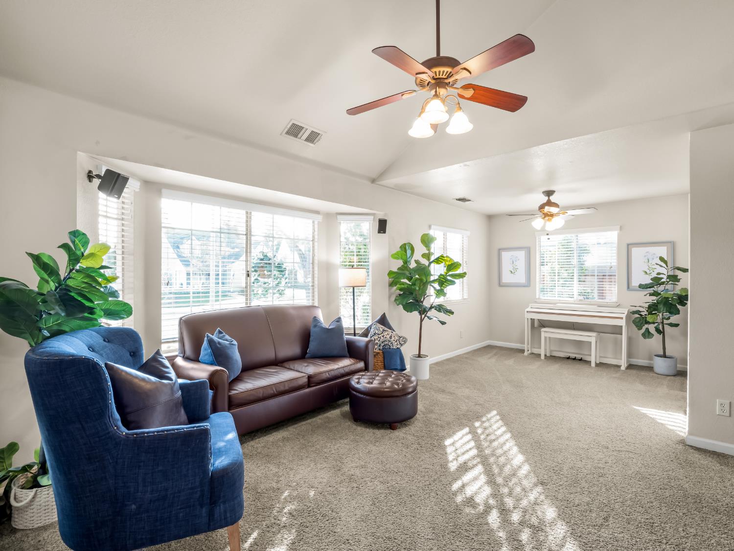 621 W El Paso Ave